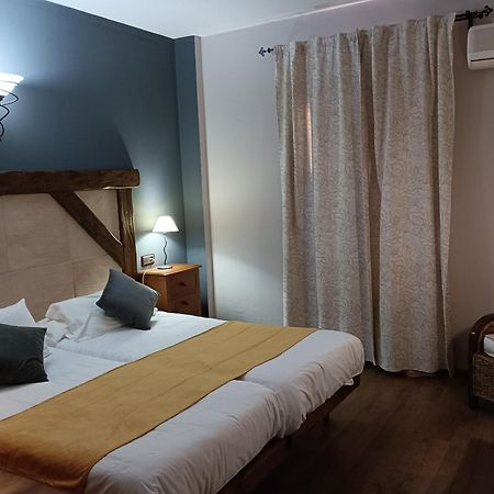 Hotel Rural Los Tadeos サアラ・デ・ラ・シエラ エクステリア 写真