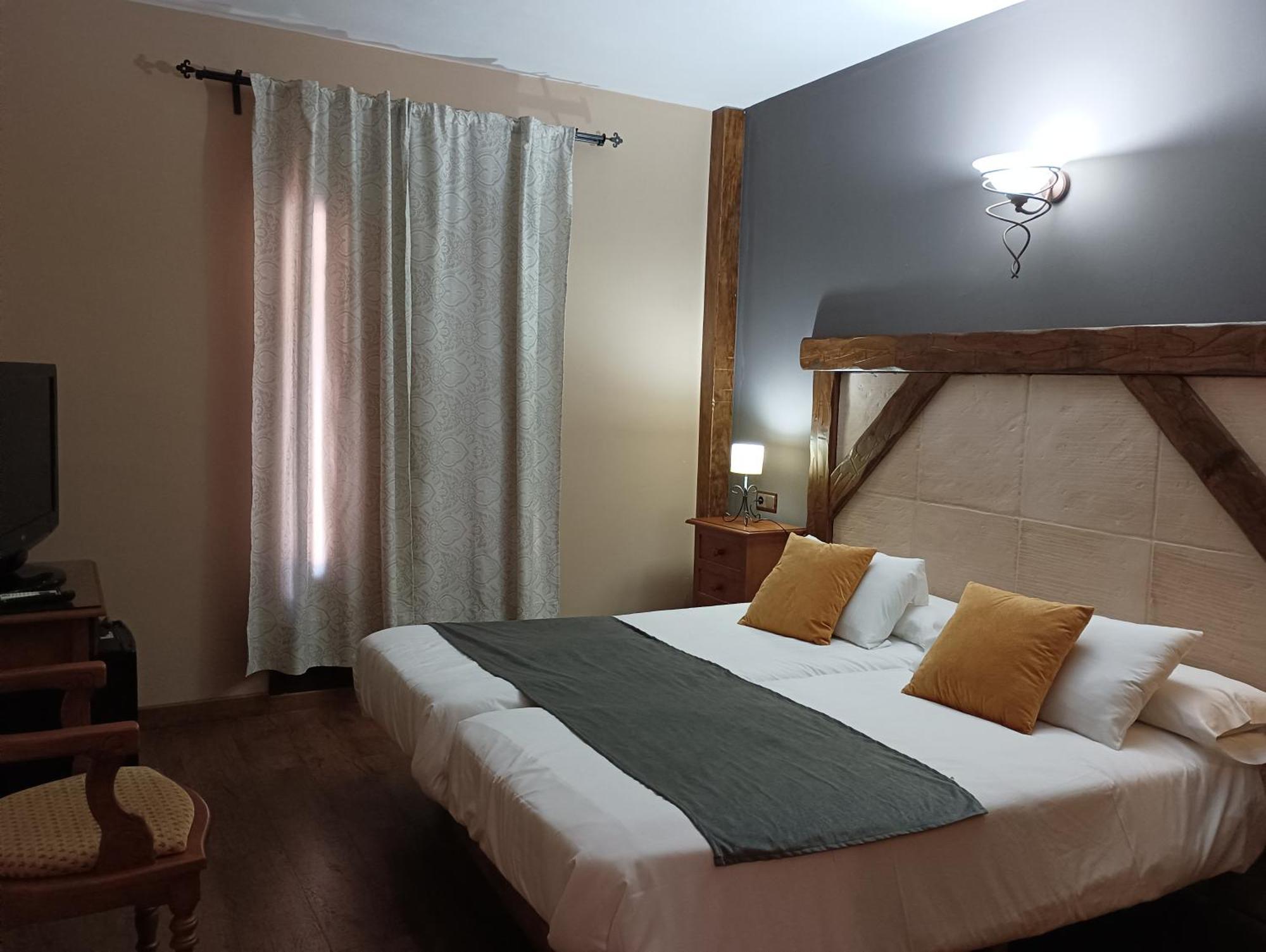 Hotel Rural Los Tadeos サアラ・デ・ラ・シエラ エクステリア 写真