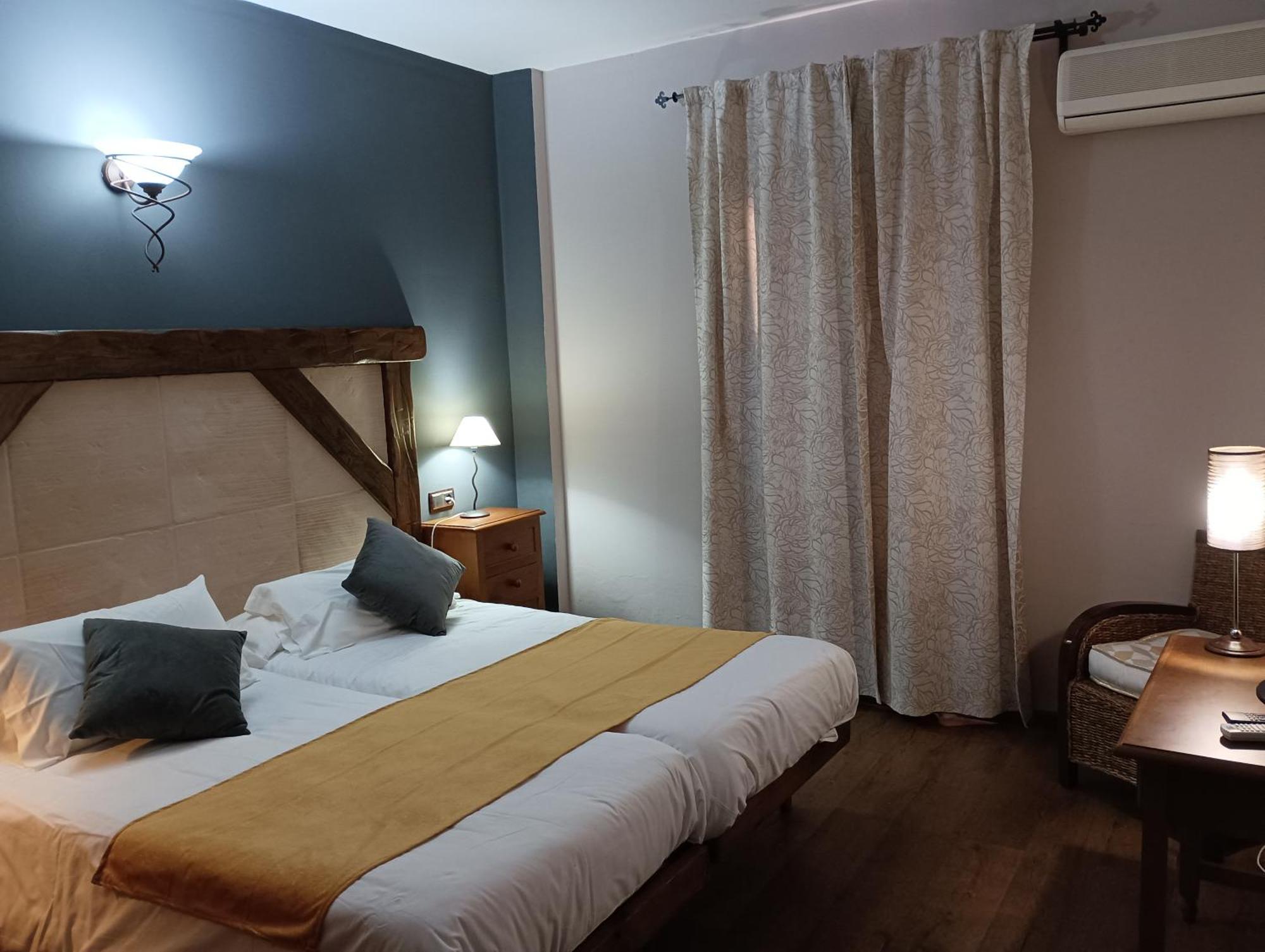 Hotel Rural Los Tadeos サアラ・デ・ラ・シエラ エクステリア 写真