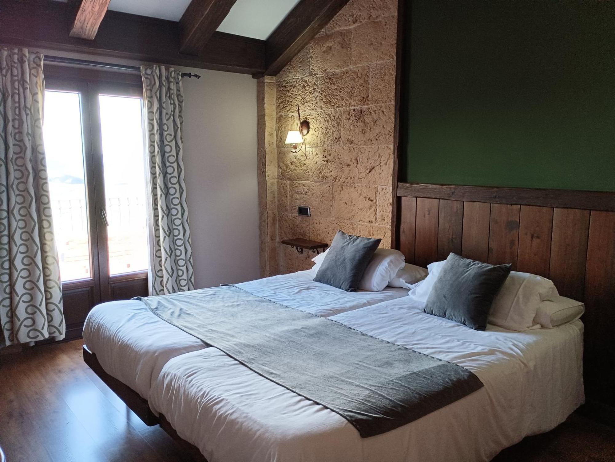 Hotel Rural Los Tadeos サアラ・デ・ラ・シエラ エクステリア 写真
