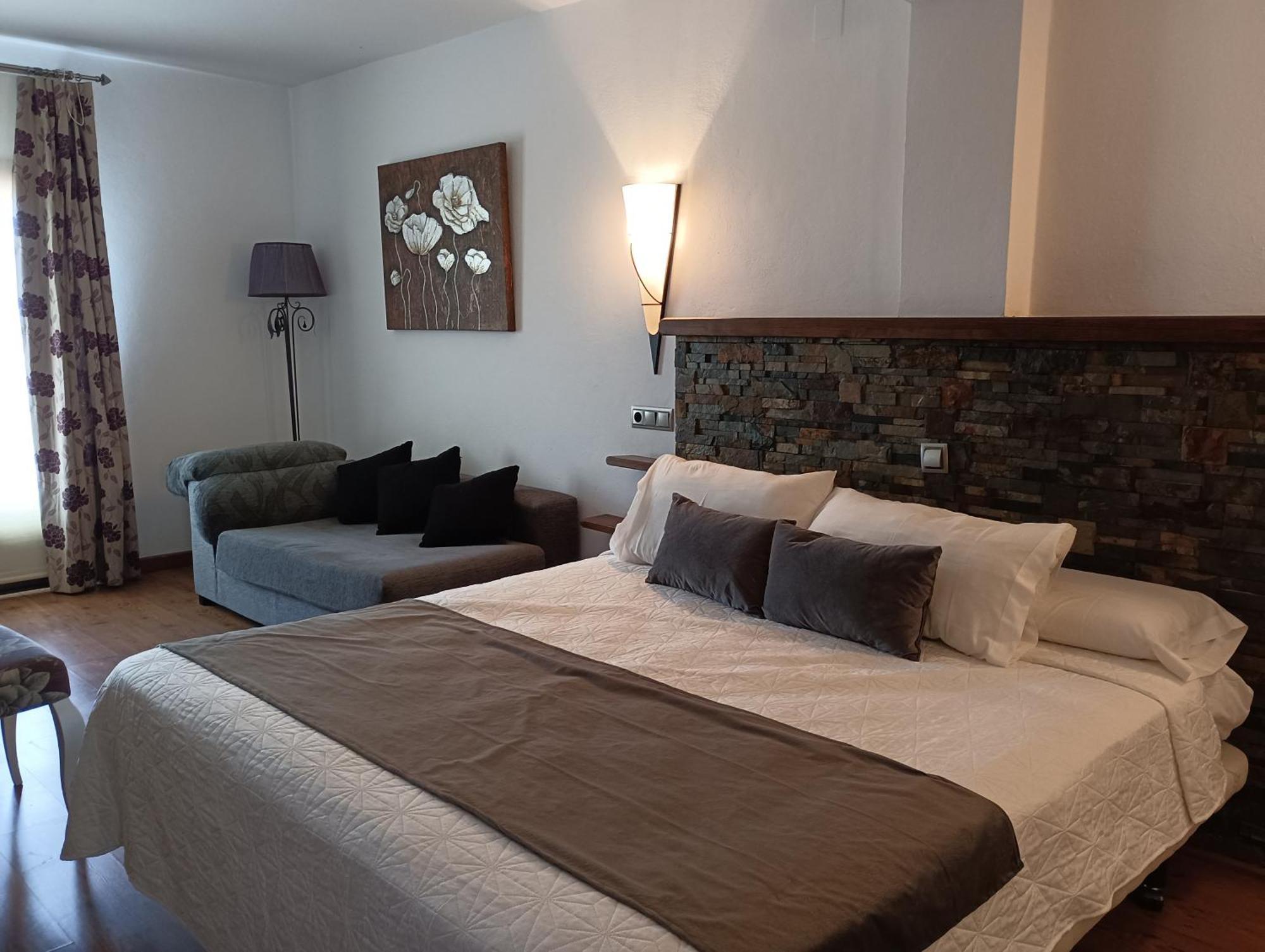 Hotel Rural Los Tadeos サアラ・デ・ラ・シエラ エクステリア 写真